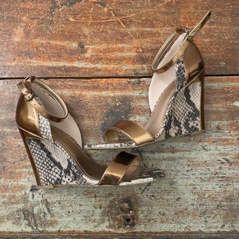 BCBG wedges 8.5